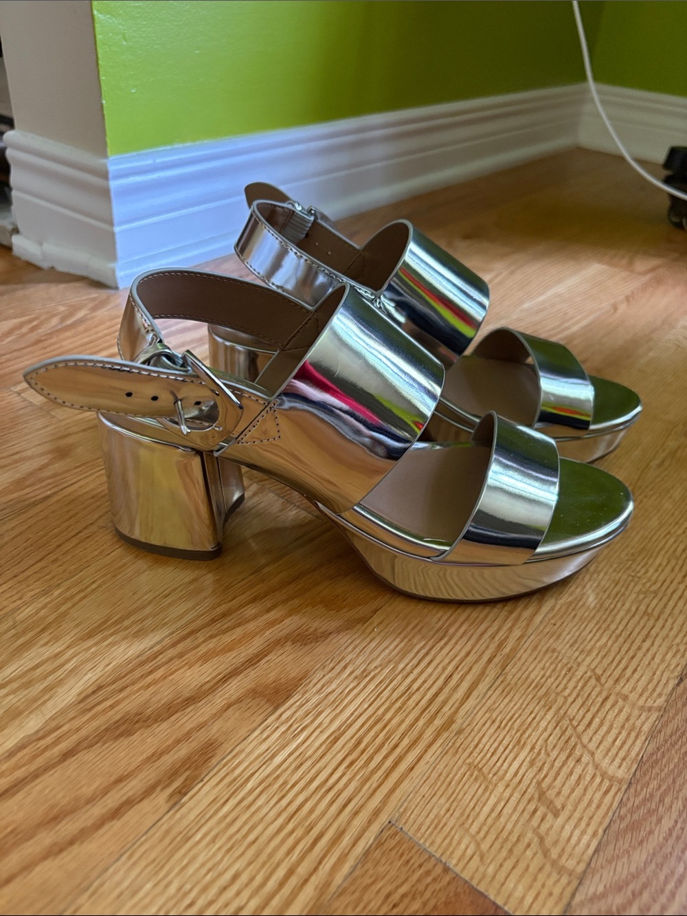 Aerosoles faux leather silver platform sandals size 7.5